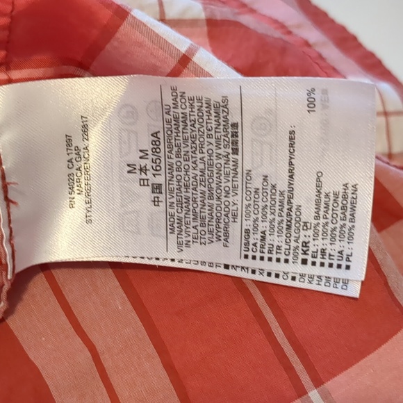 SALE! EUC Gap plaid button down shirt - Picture 4 of 4